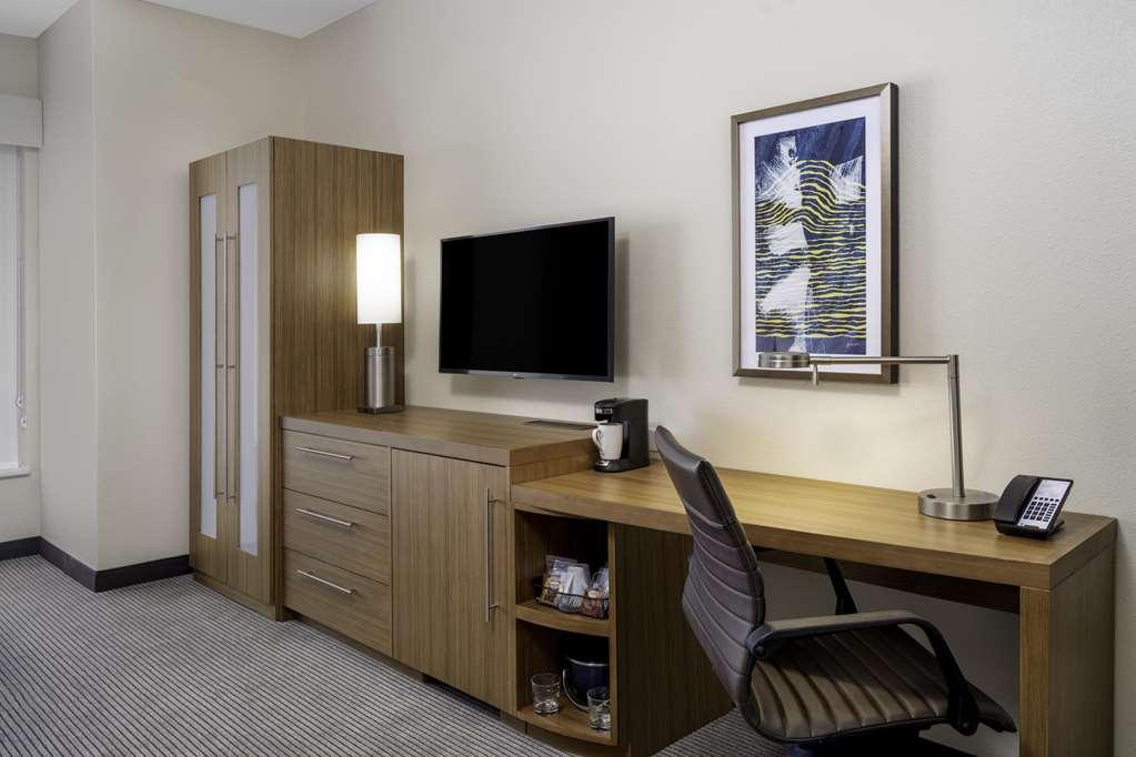 Hotel Hyatt Place Worth-alliance Town Center 3*