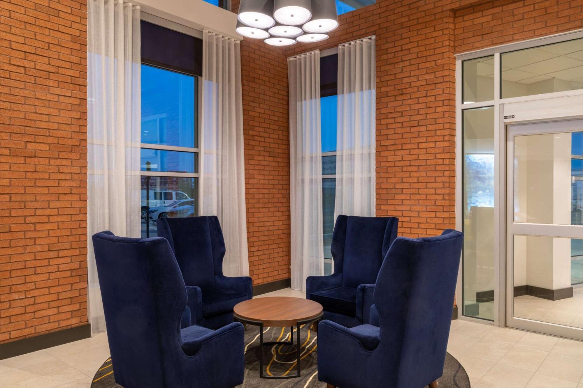Hotel Hyatt Place Worth-alliance Town Center 3*