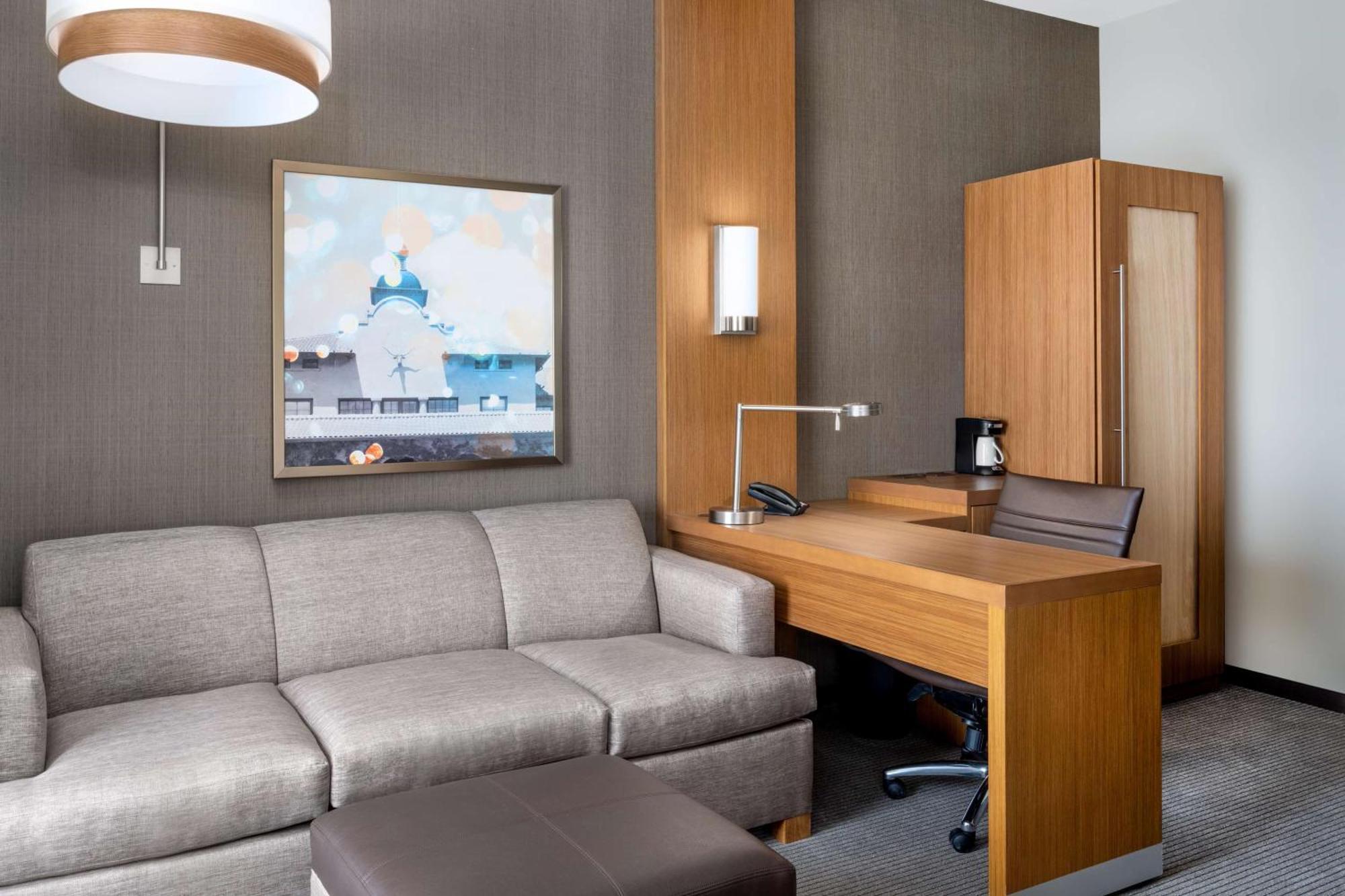 Hotel Hyatt Place Worth-alliance Town Center 3*