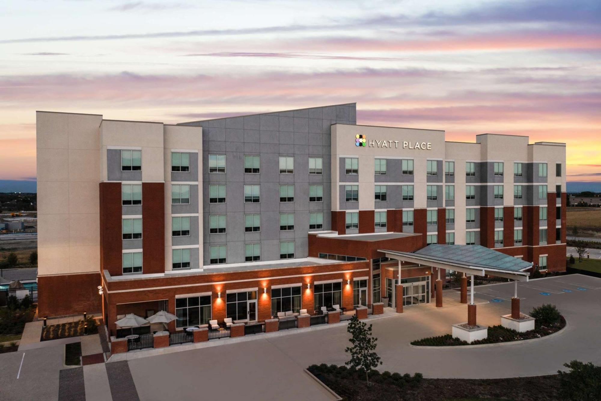 Hyatt Place Worth-alliance Town Center 3*